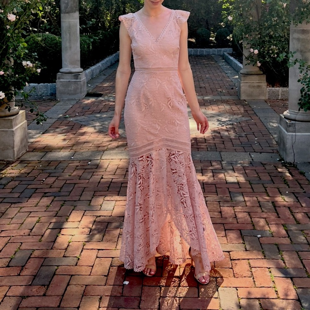 ML Monique Lhuillier Floral Lace Illusion Gown